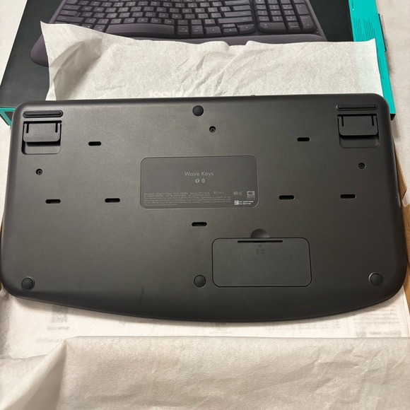 Logitech Wave Keys Bluetooth Keyboard - Picture 7 of 11